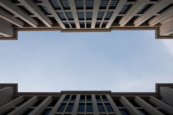 The sky between buildings. — Stock Photo, Image