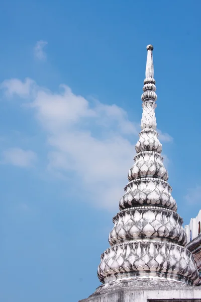 Pagoda храм у яскраве небо — стокове фото