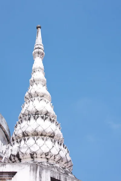 Pagoda Tempio nel cielo luminoso — Foto Stock