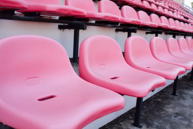 Kırmızı sandalye.