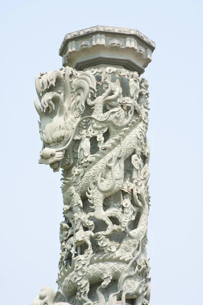 Pomniki rzeźbione smoka — Zdjęcie stockowe