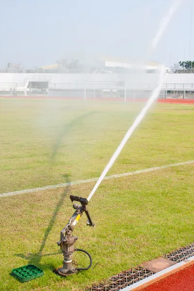 Nozzles are watering the field. — Stock Photo, Image