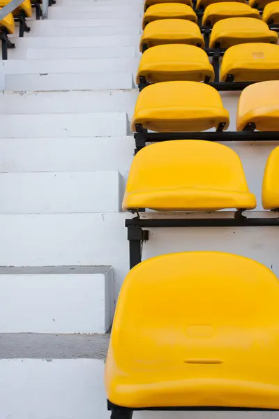Cadeira amarela perto do pavimento . — Fotografia de Stock