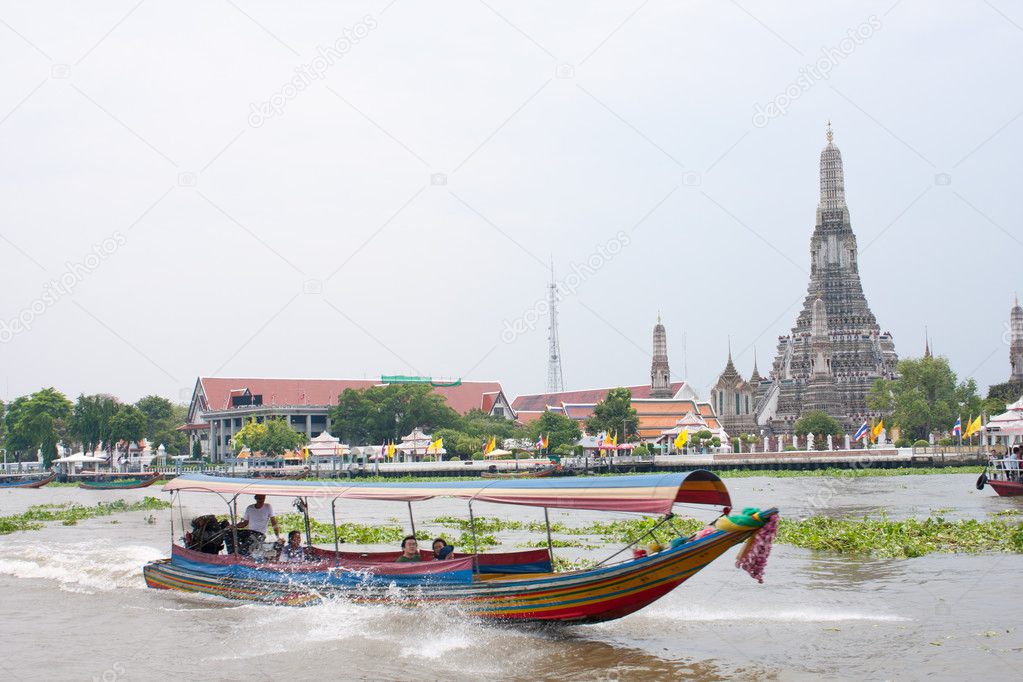 Boat trip temple in Bangkok.