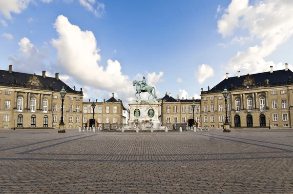Pałacu Amalienborg – zima domu rodziny królewskiej w Kopenhadze — Zdjęcie stockowe