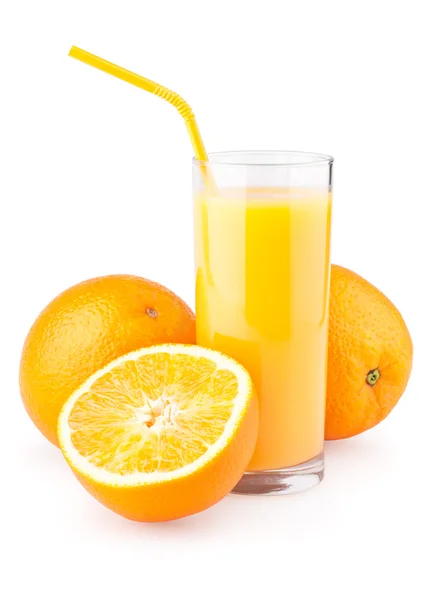 Orangensaft Und Orangenscheiben Isoliert Auf Weißem Hintergrund — Stockfoto