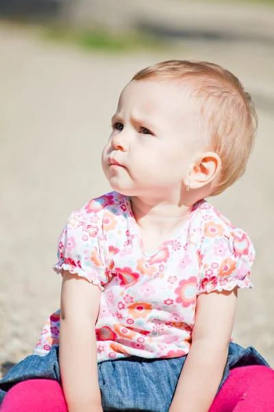 屋外の女の赤ちゃん — ストック写真