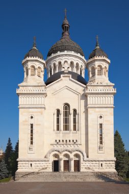 Romanya cluj napoca şehirde Ortodoks katedrali önden görünümü.