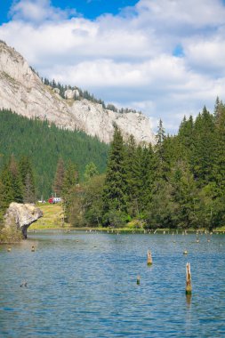 Kırmızı lake ve hasmas Dağları