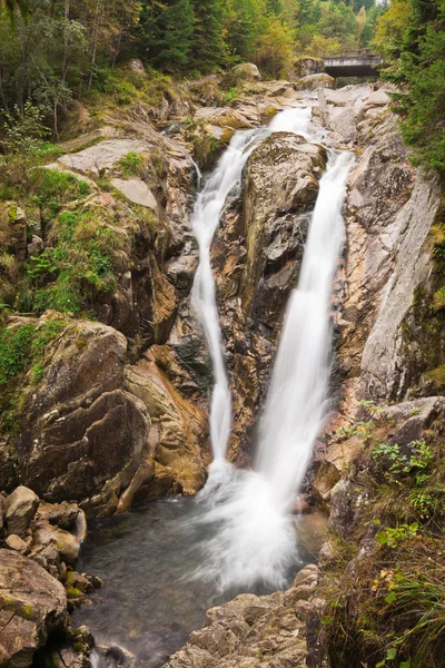 Cachoeira lolaia — Fotografia de Stock