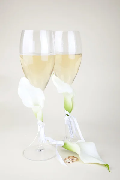 Wedding champagne glasses and wedding rings Stock Picture