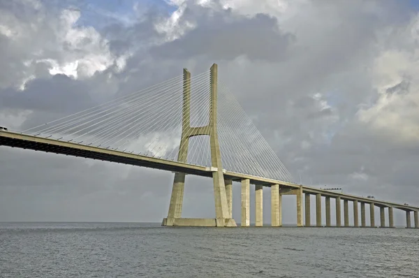 橋のアルマンド リトによって設計され 1998 で開かれたマイル 高架橋やアクセス道路など — ストック写真