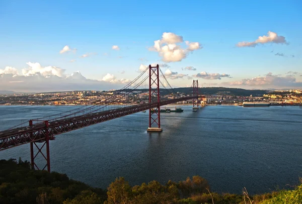 Puente de Portugal el 25 de abril Imagen de stock