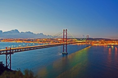 Portekiz Lizbon köprü üzerinde Nisan 25 mimarisi