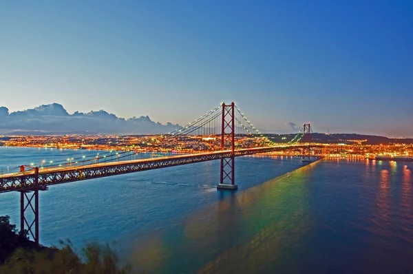 Portekiz Lizbon Köprü Üzerinde Nisan Mimarisi — Stok fotoğraf