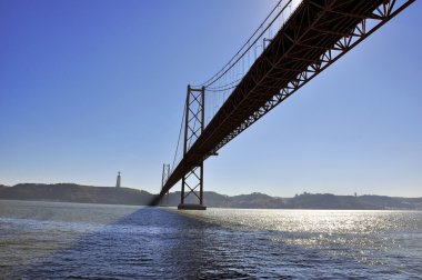 Portekiz köprüsü üzerinde 25 Nisan