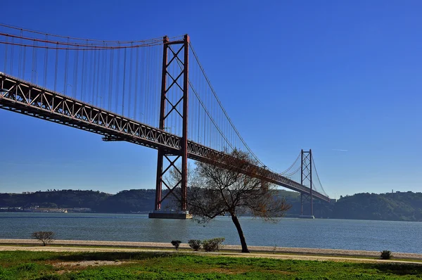 Portugiesische Brücke am 25. April — Stockfoto