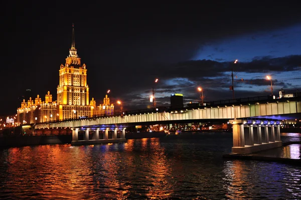 夜のウクライナのホテル。モスクワ、ロシア. — ストック写真