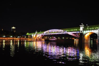 gece andreevskiy Köprüsü. Moscow, Rusya Federasyonu.