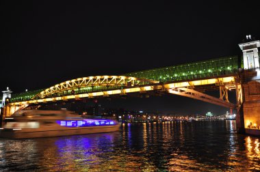 gece andreevskiy Köprüsü. Moscow, Rusya Federasyonu.