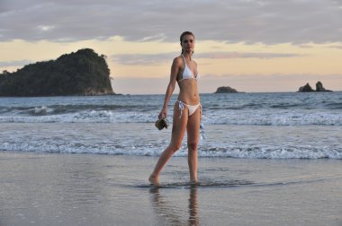 genç güzel bir plaj.