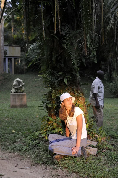 ジャングルのコンゴで美しい少女. — ストック写真
