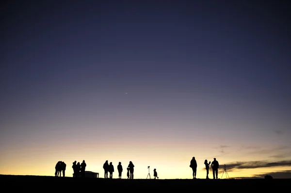 Silhouettes of against the night sky — Stock Photo, Image