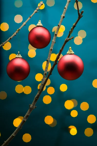 Decoración de Navidad frente a las luces —  Fotos de Stock