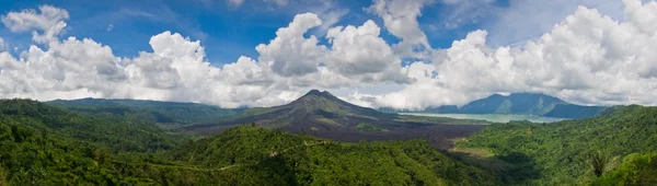 火山山的全景视图 — 图库照片