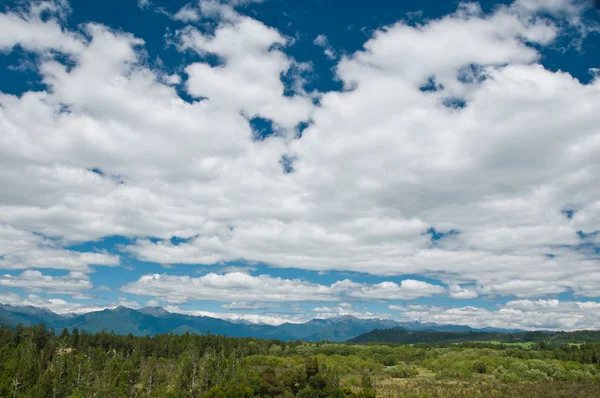 荒野の上に大規模な曇り空 — ストック写真