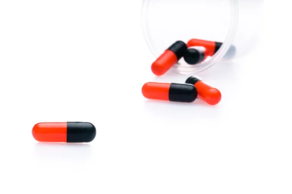 Egy tartály kiömlött tabletták — Stock Fotó