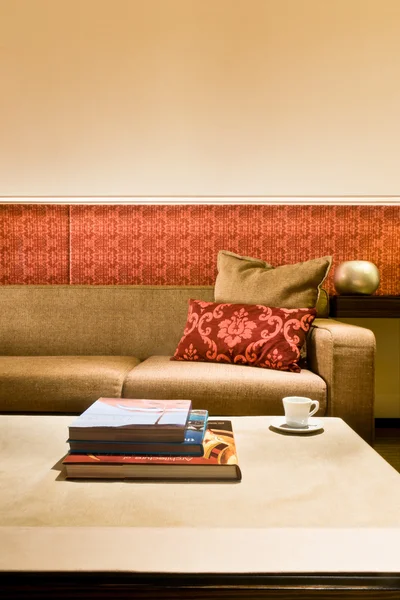 Sala de estar com belo design de interiores — Fotografia de Stock