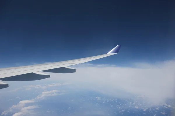 Άποψη του αεριωθούμενο αεροπλάνο πτέρυγα — Φωτογραφία Αρχείου
