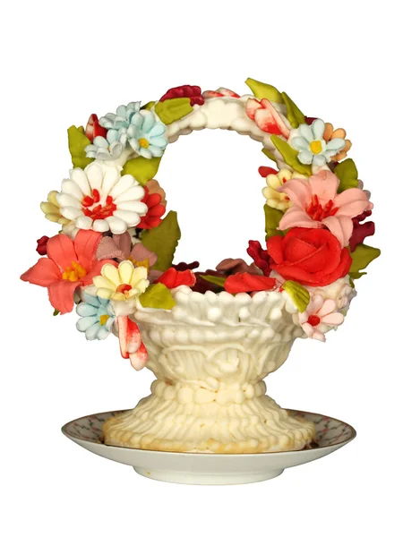 바구니의 형태로 생일 케이크 — 스톡 사진