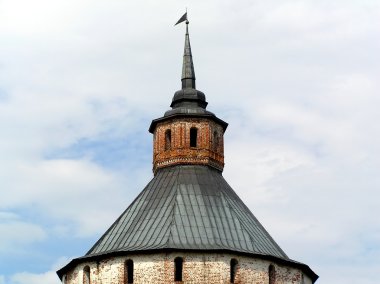 eski taş watchtower için küçük bir kubbe. Kirillo belozerski Manastırı. Rusya.