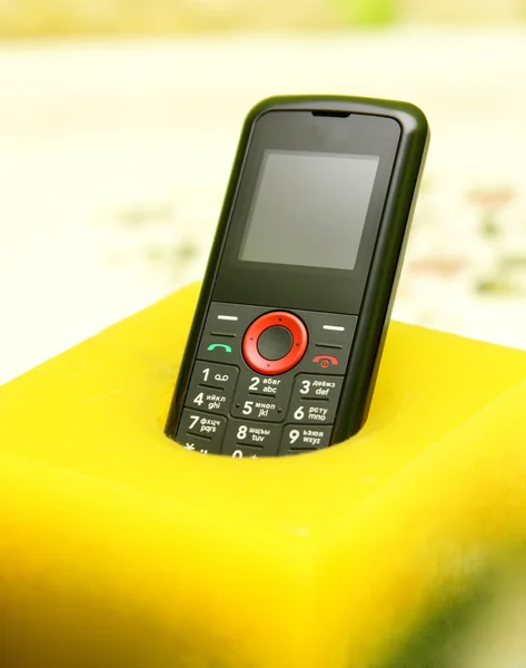 Rozpočtové Mobilní Telefon Podpoře Svíčky — Stock fotografie