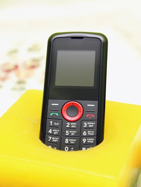 Telefone Celular Orçamentário Suporte Uma Vela — Fotografia de Stock