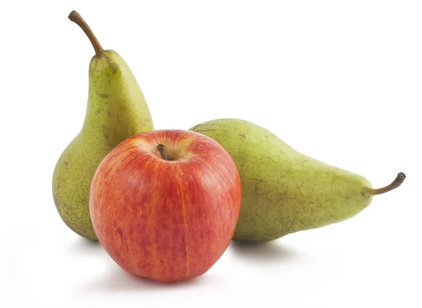 Reifer Apfel und zwei Birnen — Stockfoto