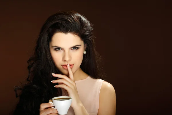 コーヒーのカップで美しい少女 ストックフォト