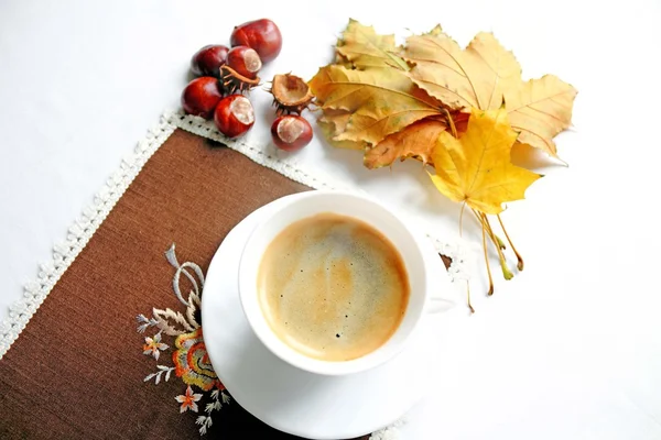 Cup of coffee in tne Autumn day — Stock Photo, Image
