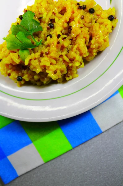 Smakfull ris på tallerkenen – stockfoto