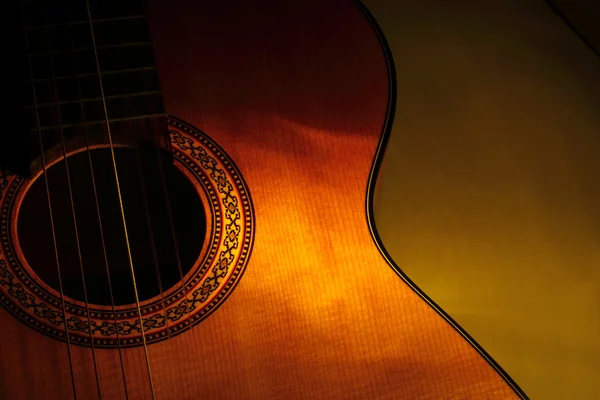 Staré koncertní kytara — Stock fotografie