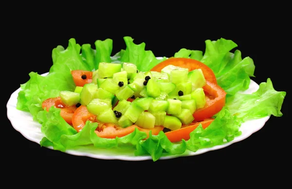 Ensalada con tomate, pepino, manzana, lechuga, pimienta y aceite de oliva — Foto de Stock