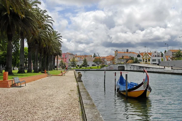 Portekiz renkli tekne