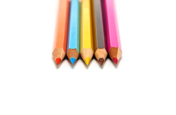 Cinco Lápis Coloridos Sobre Fundo Branco — Fotografia de Stock