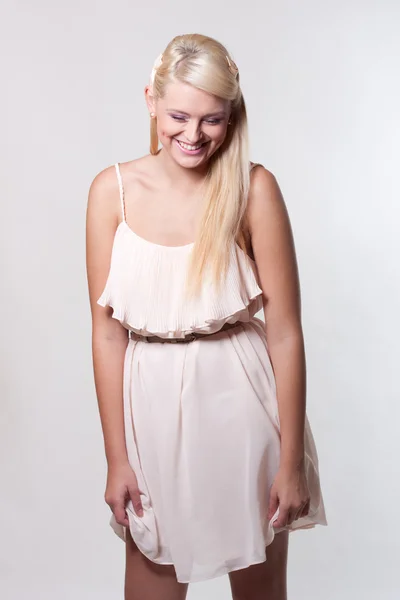 Gelukkig blond meisje glimlach — Stockfoto