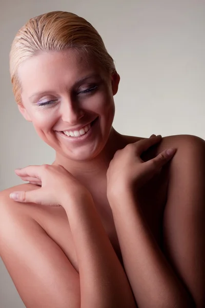 Chica rubia desnuda sonrisa —  Fotos de Stock