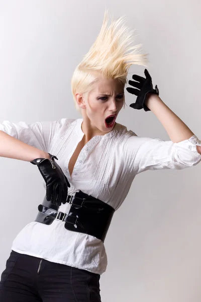 Kreischende Punk Blondine Attraktives Mädchen — Stockfoto