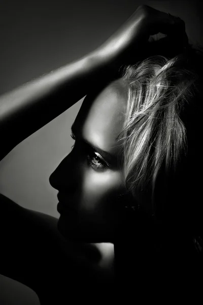 Emotive dark portrait blond girl — Stock Photo, Image