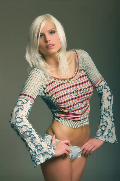 Atraktivní Stojící Blonďatá Holka Kalhotkách Stock Obrázky